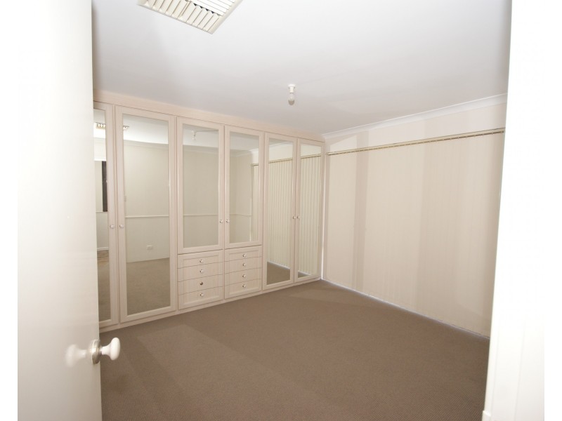 33 Woodbridge Drive, Cooloongup WA 6168