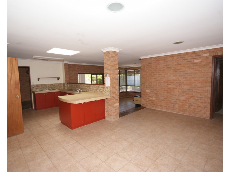 6  Pacific Court, Waikiki WA 6169