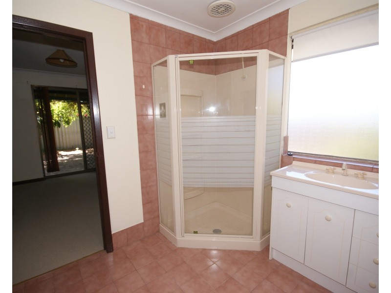 6  Pacific Court, Waikiki WA 6169