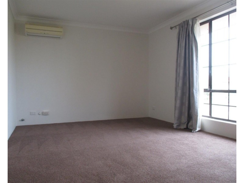 4 Elswick Street, Safety Bay WA 6169