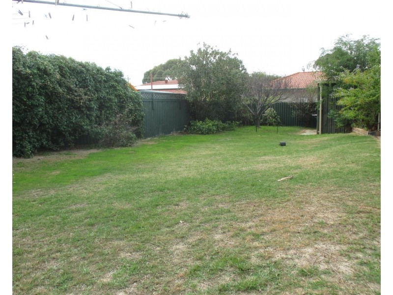 4 Elswick Street, Safety Bay WA 6169