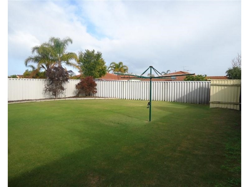 24 Pallarup Grove, Waikiki WA 6169