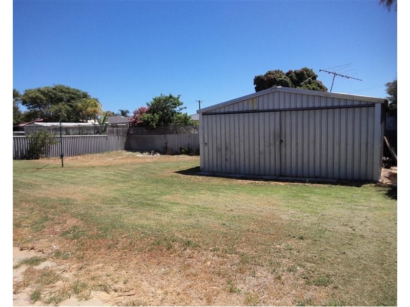 34 Wavelea Street, Safety Bay WA 6169