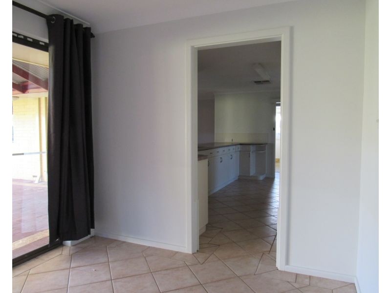 10 Viking Road, Waikiki WA 6169