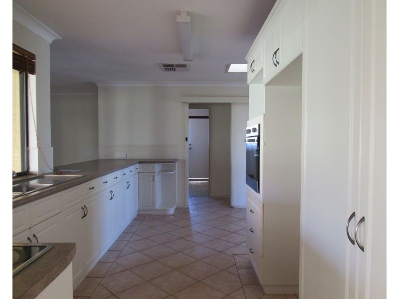 10 Viking Road, Waikiki WA 6169