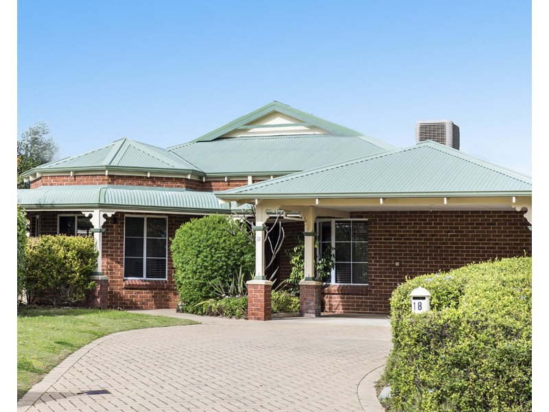 18 La Spezia Drive, Secret Harbour WA 6173