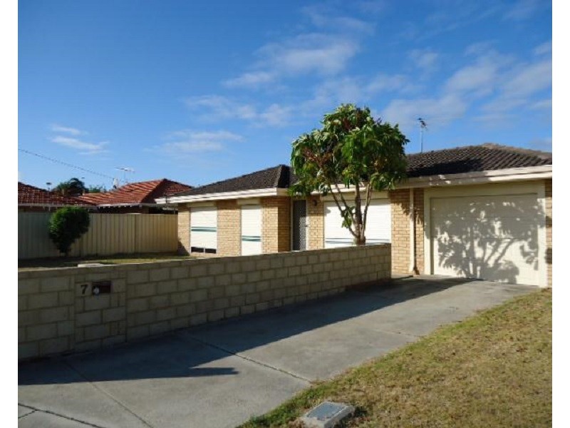 7 Moore Court, Cooloongup WA 6168