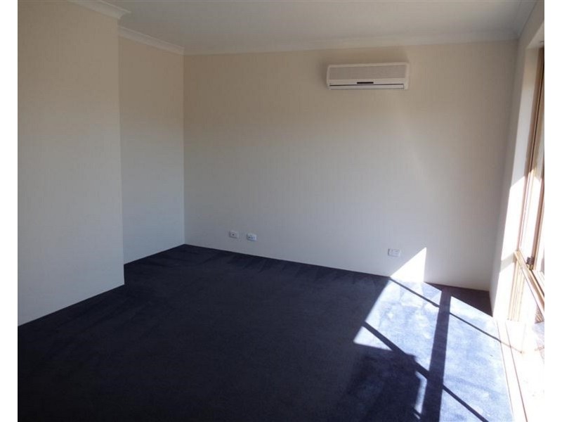 7 Moore Court, Cooloongup WA 6168