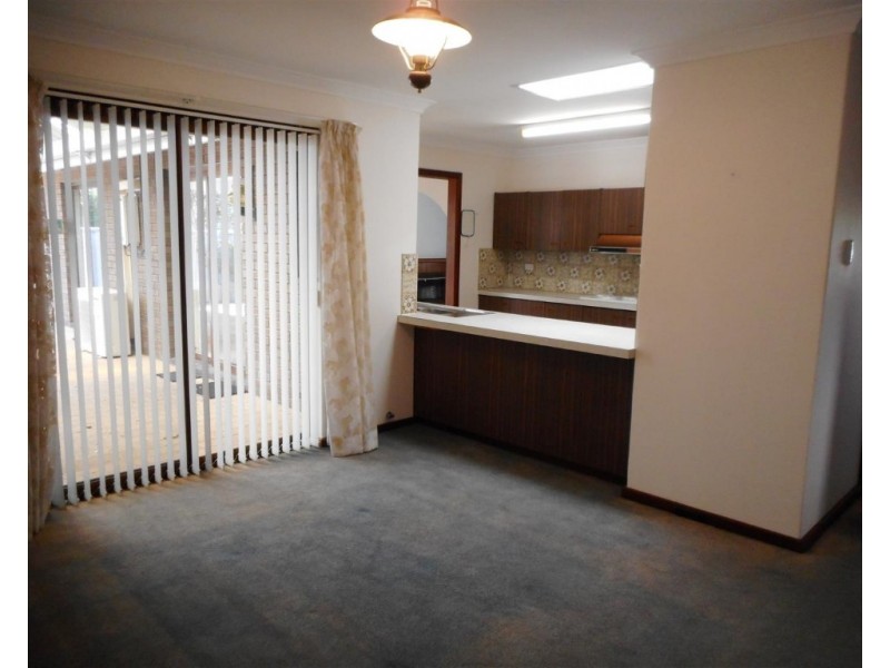 12 Donald Drive, Safety Bay WA 6169