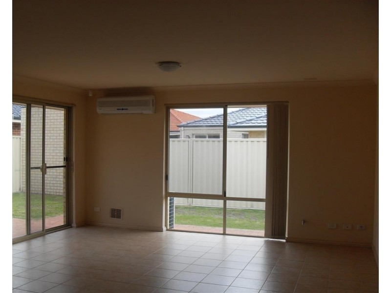 77 Montoro Drive, Port Kennedy WA 6172