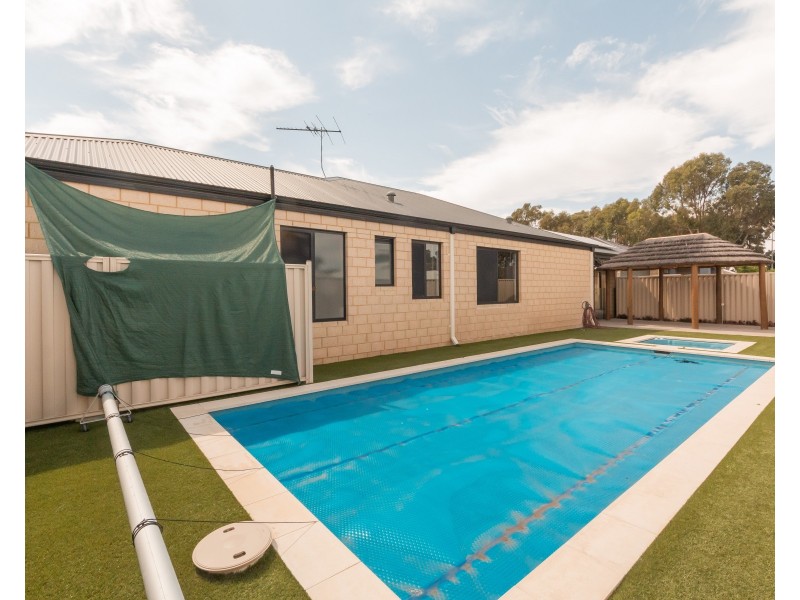 39 Coffs Bend, Secret Harbour WA 6173