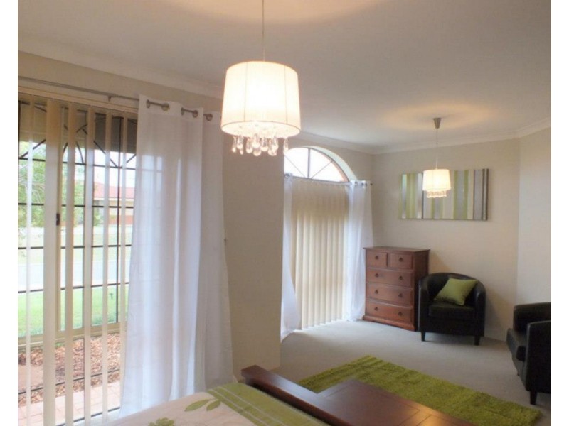 8 Armistice Way, Warnbro WA 6169