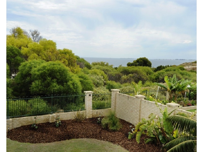 8 Cardiff Place, Warnbro WA 6169