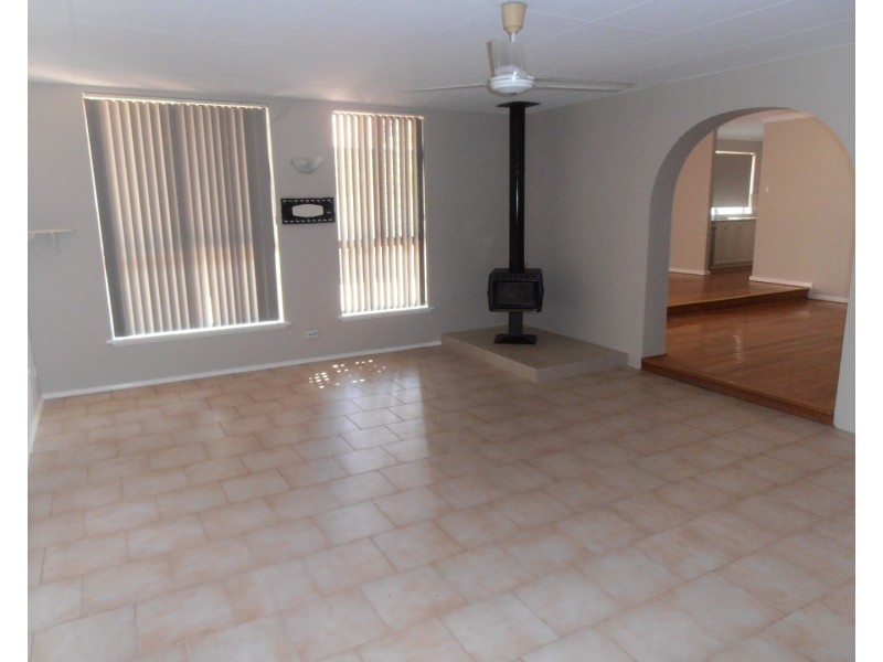 16 Ernest Street, Safety Bay WA 6169
