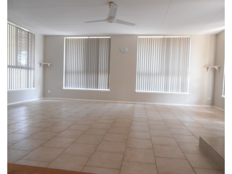 16 Ernest Street, Safety Bay WA 6169