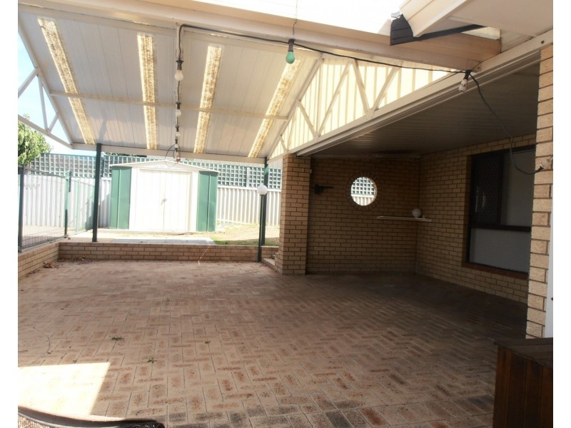 16 Ernest Street, Safety Bay WA 6169