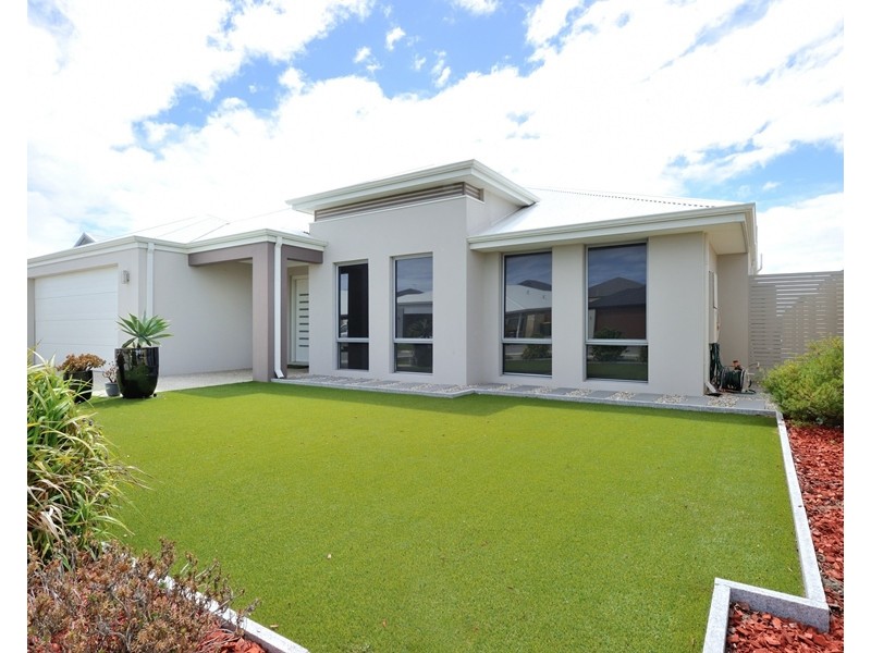 51 Holloways Ridge, Secret Harbour WA 6173