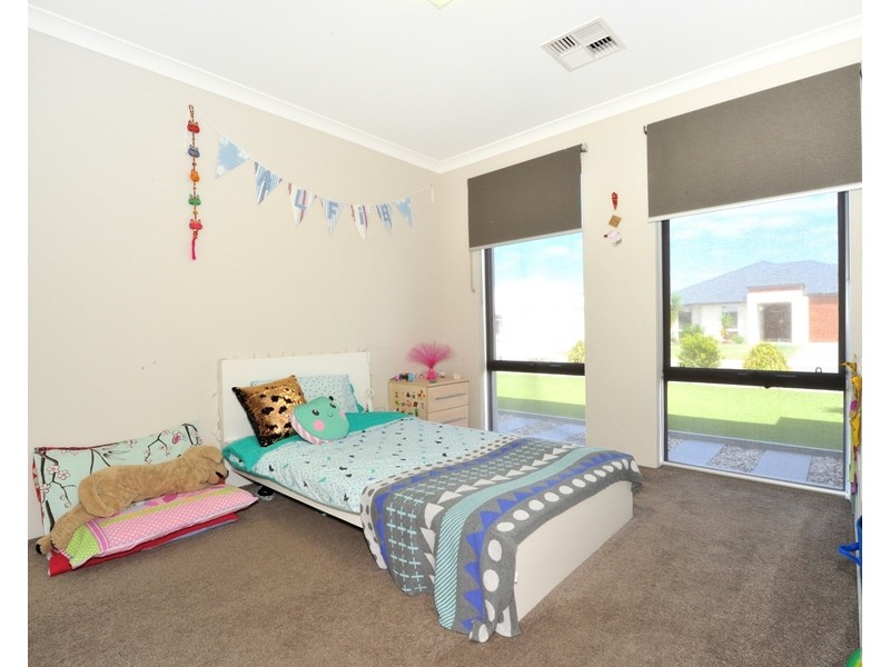 51 Holloways Ridge, Secret Harbour WA 6173