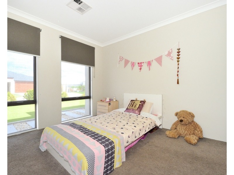 51 Holloways Ridge, Secret Harbour WA 6173