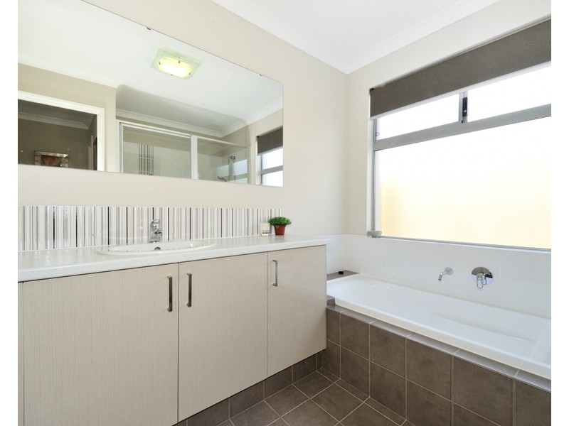 51 Holloways Ridge, Secret Harbour WA 6173