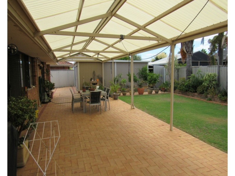 15 Jamaican Road, Safety Bay WA 6169