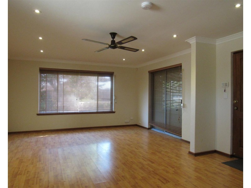 26 Thomas Street, Safety Bay WA 6169