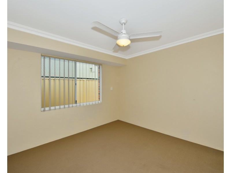 130 Lake Valley Drive, Lakelands WA 6180