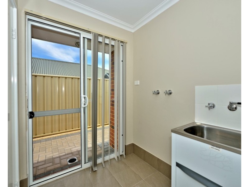 130 Lake Valley Drive, Lakelands WA 6180