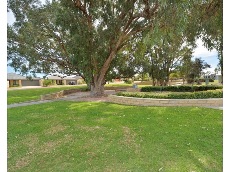 130 Lake Valley Drive, Lakelands WA 6180