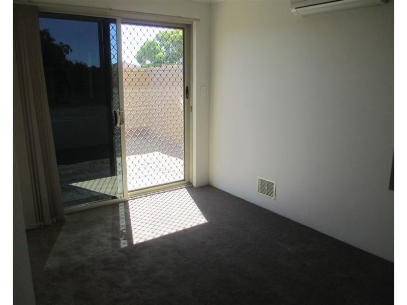 9/4 Marlo Place, Waikiki WA 6169