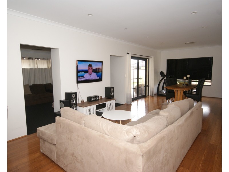 162  Harrington Waters Drive, Waikiki WA 6169