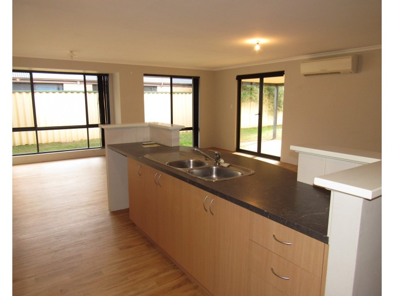 46 Wittecarra Crescent, Port Kennedy WA 6172