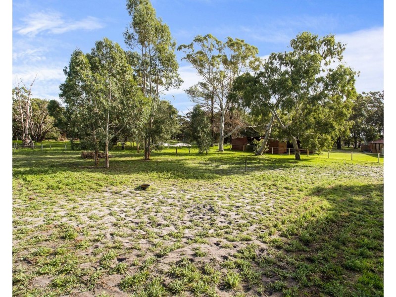 130 Lakelands Road, Barragup WA 6209