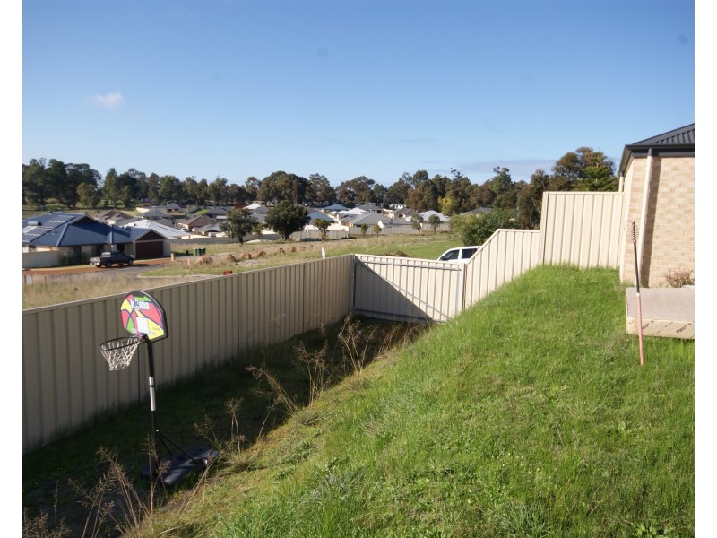 14 Robinia Rise, Collie WA 6225