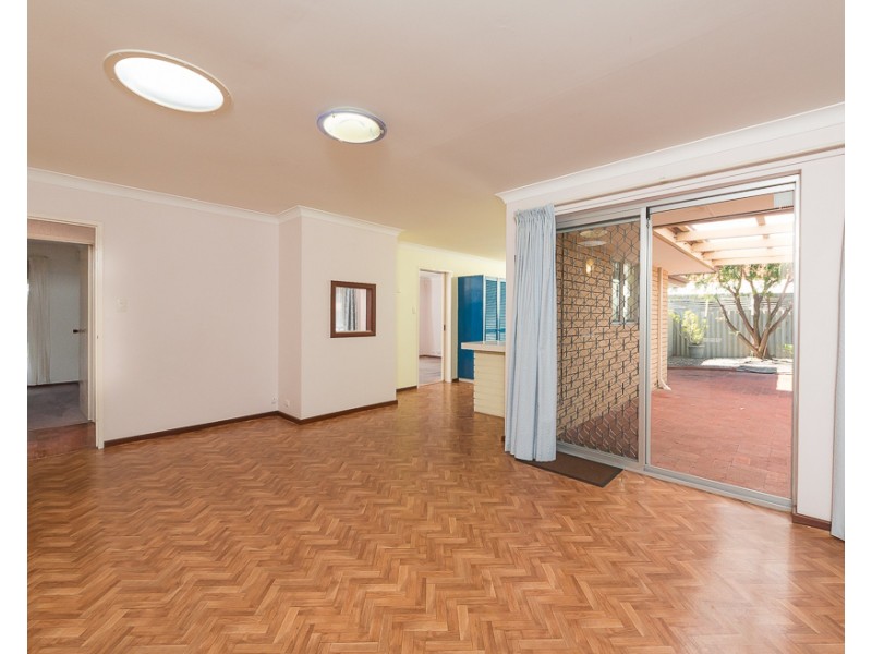 10 Portsmouth Place, Waikiki WA 6169