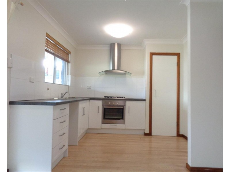 73 June Road, Safety Bay WA 6169