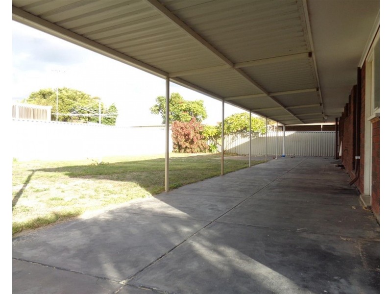 73 June Road, Safety Bay WA 6169