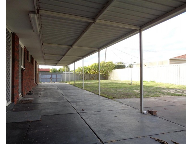 73 June Road, Safety Bay WA 6169