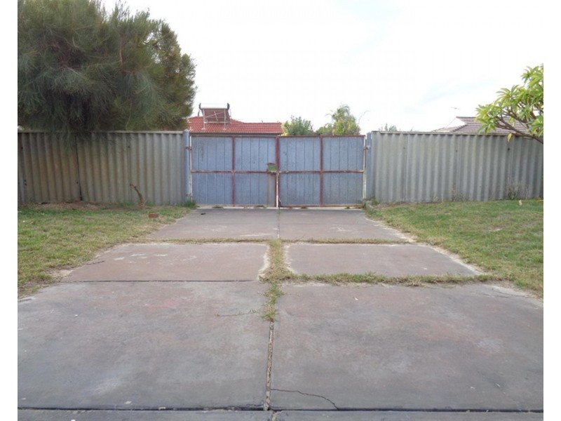 73 June Road, Safety Bay WA 6169