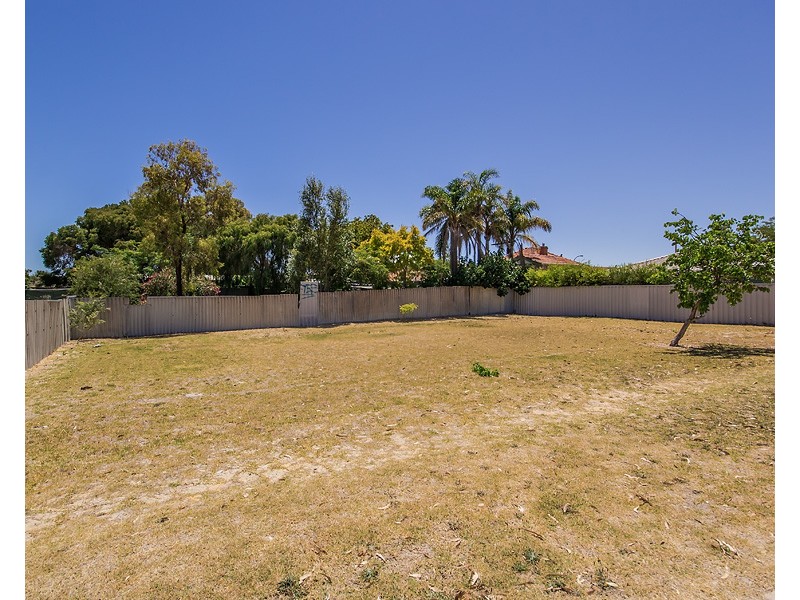 68 Lake Street, Rockingham WA 6168
