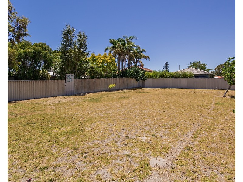 68 Lake Street, Rockingham WA 6168