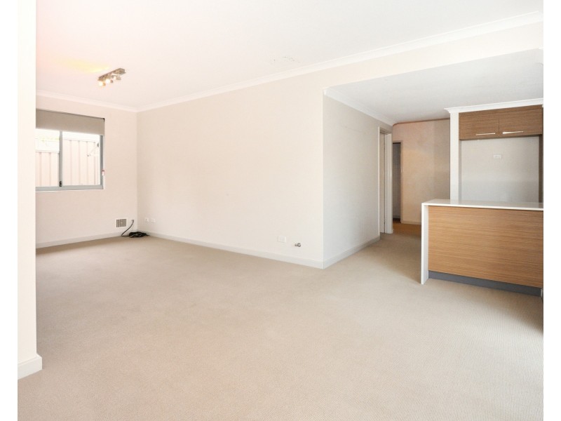 2/137 Kent Street, Rockingham WA 6168