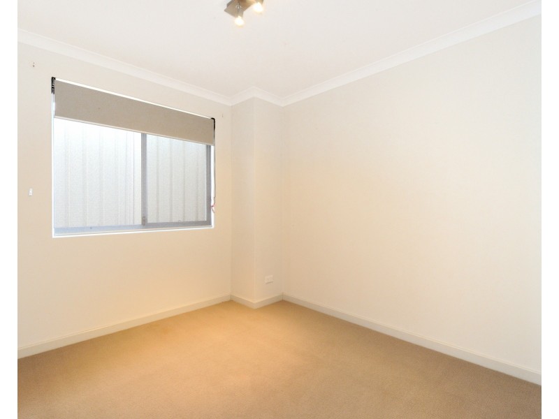 2/137 Kent Street, Rockingham WA 6168