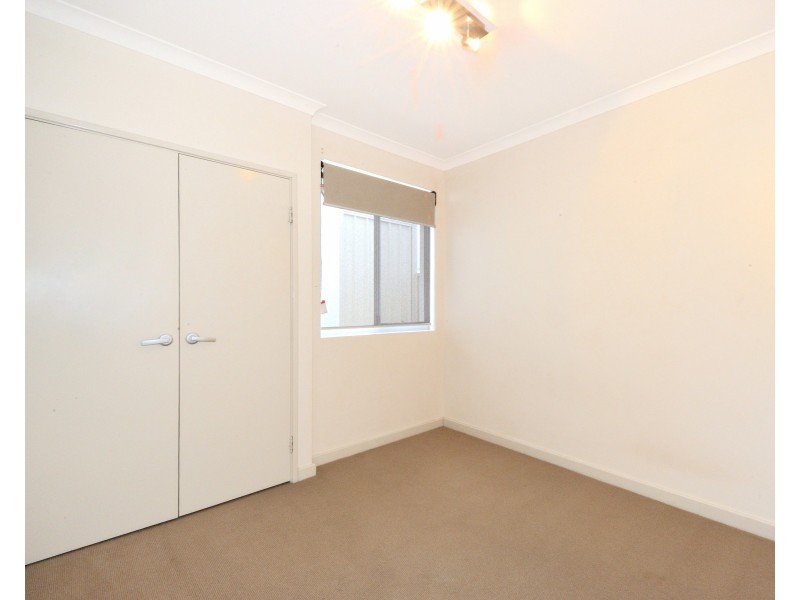 2/137 Kent Street, Rockingham WA 6168