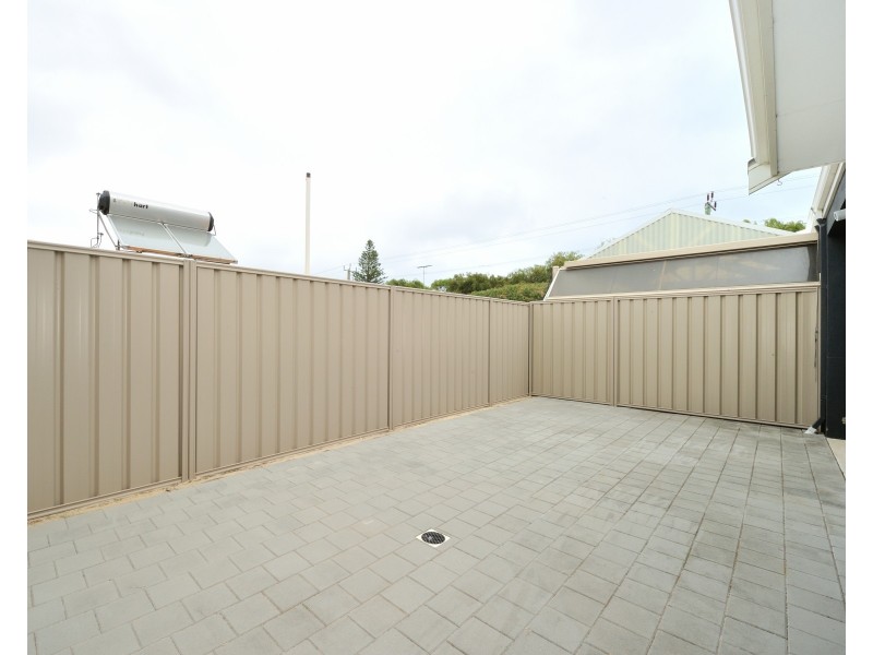 2/137 Kent Street, Rockingham WA 6168