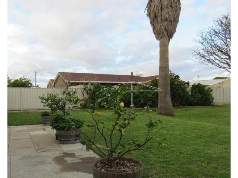 4 Dolphin Road, Safety Bay WA 6169