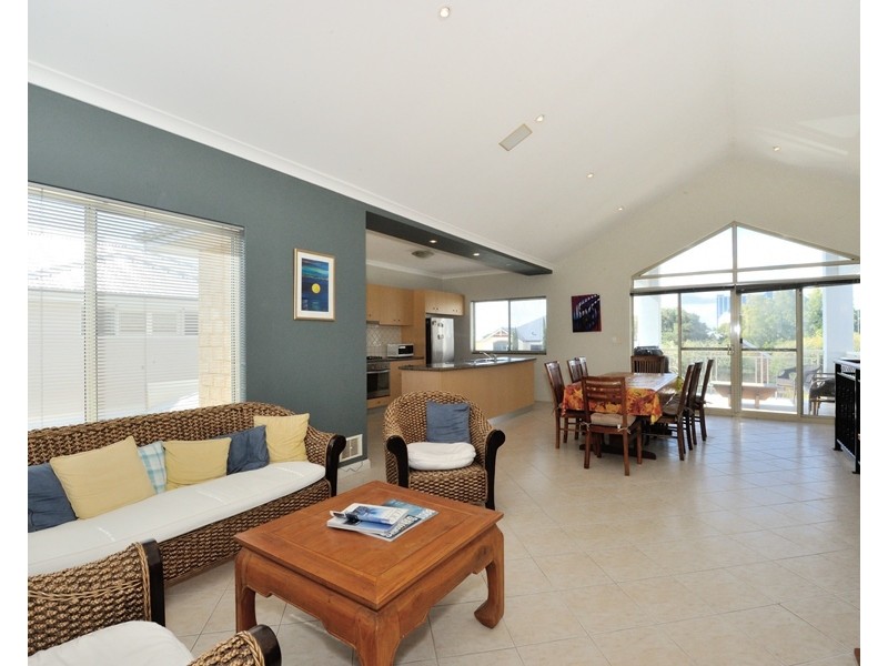 8 Weld Street, Rockingham WA 6168