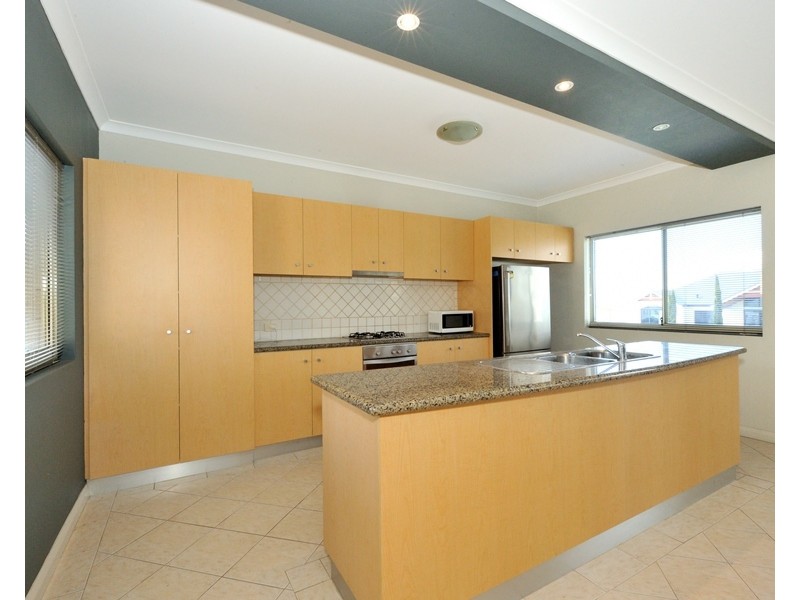 8 Weld Street, Rockingham WA 6168