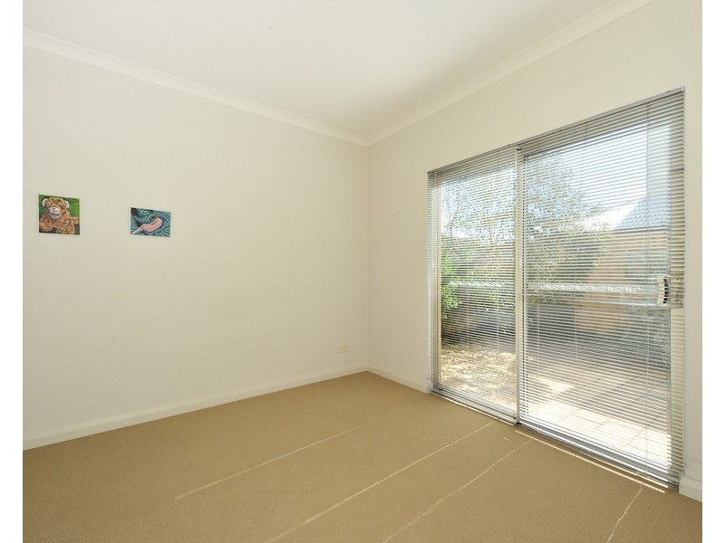 8 Weld Street, Rockingham WA 6168