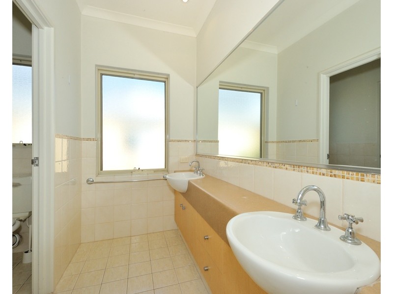 8 Weld Street, Rockingham WA 6168